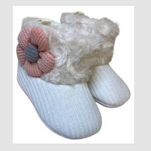 Baby white faux fur boots with flowers soft soles 3/6 months & white hat knit